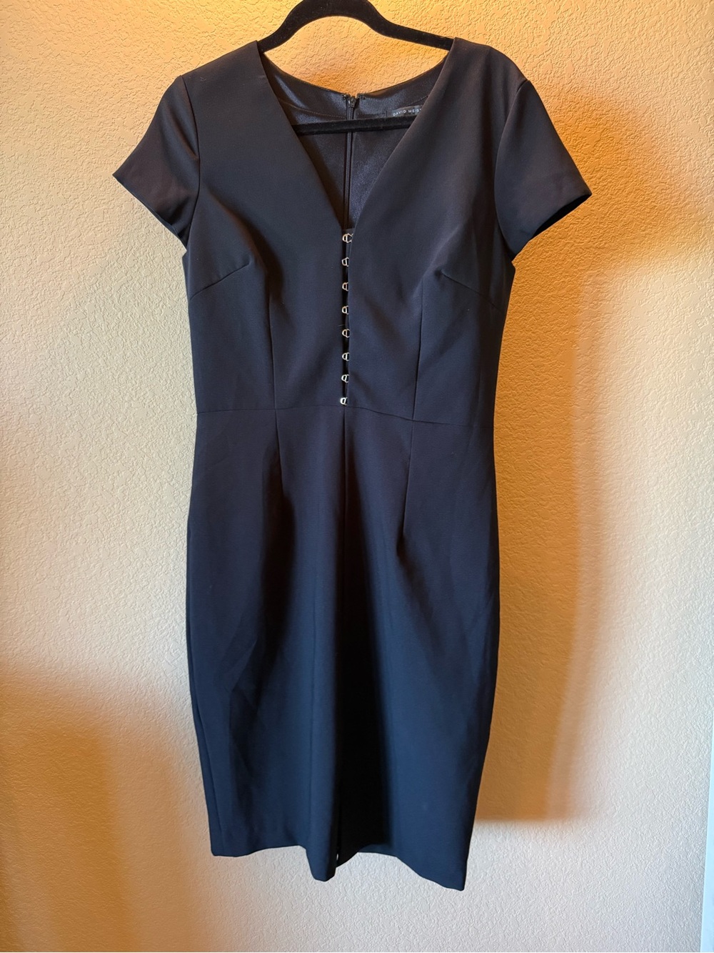 David Meister Black Short-Sleeve Sheath Dress with Front Hook Detail size 12